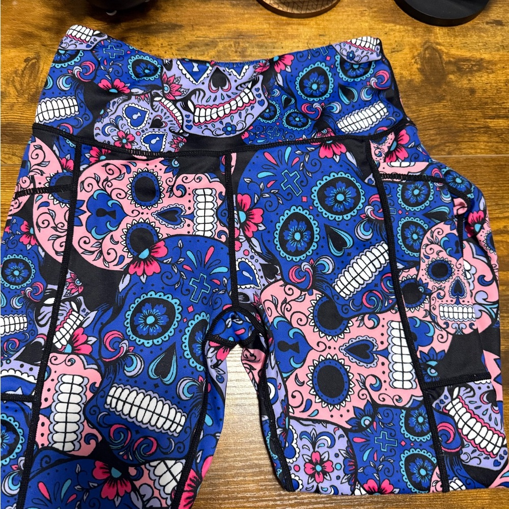 Constantly Varied Gear Skull Pattern Leggings - Blue and Pink